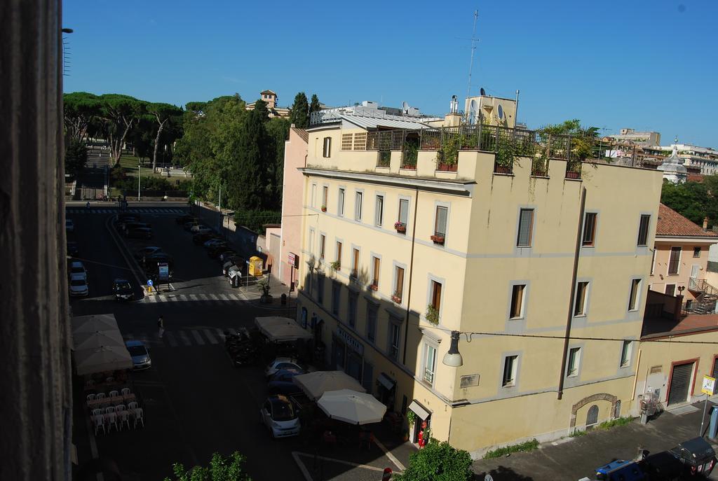 Su Al Celio - Colosseo Bed & Breakfast Рим Стая снимка